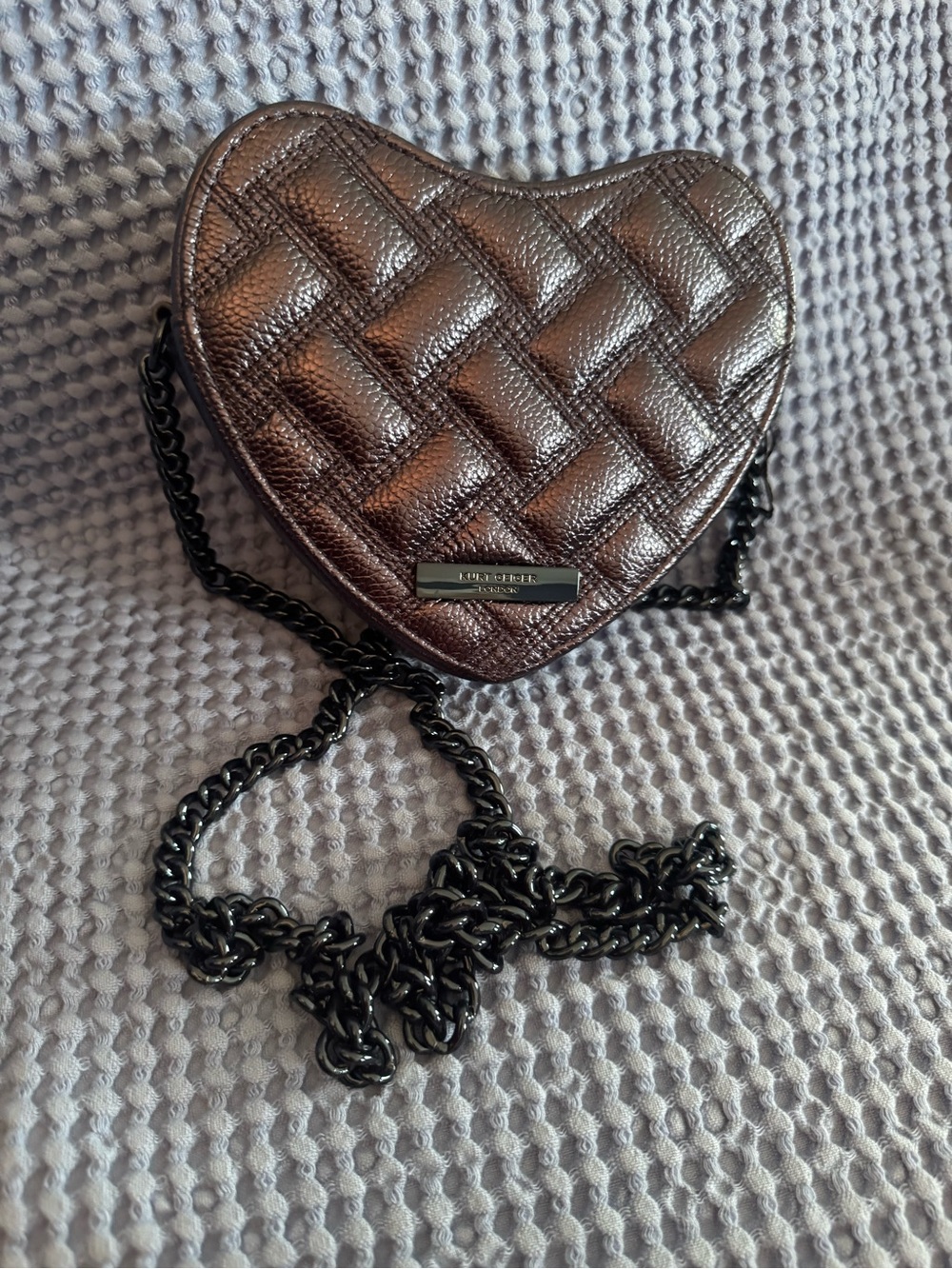 Kurt Geiger Quilted Heart Crossbody in Black with Black Chain - Picture 2 of 2